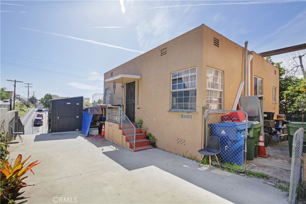 2001 Berkeley Avenue Los Angeles, CA 90026 - Photo 2 of 40 a living room with furniture and a window