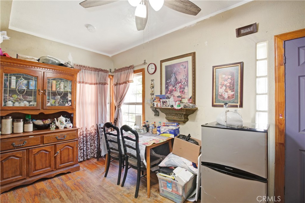 2001 Berkeley Avenue Los Angeles, CA 90026 - Photo 4 of 40 a dining room with furniture and window