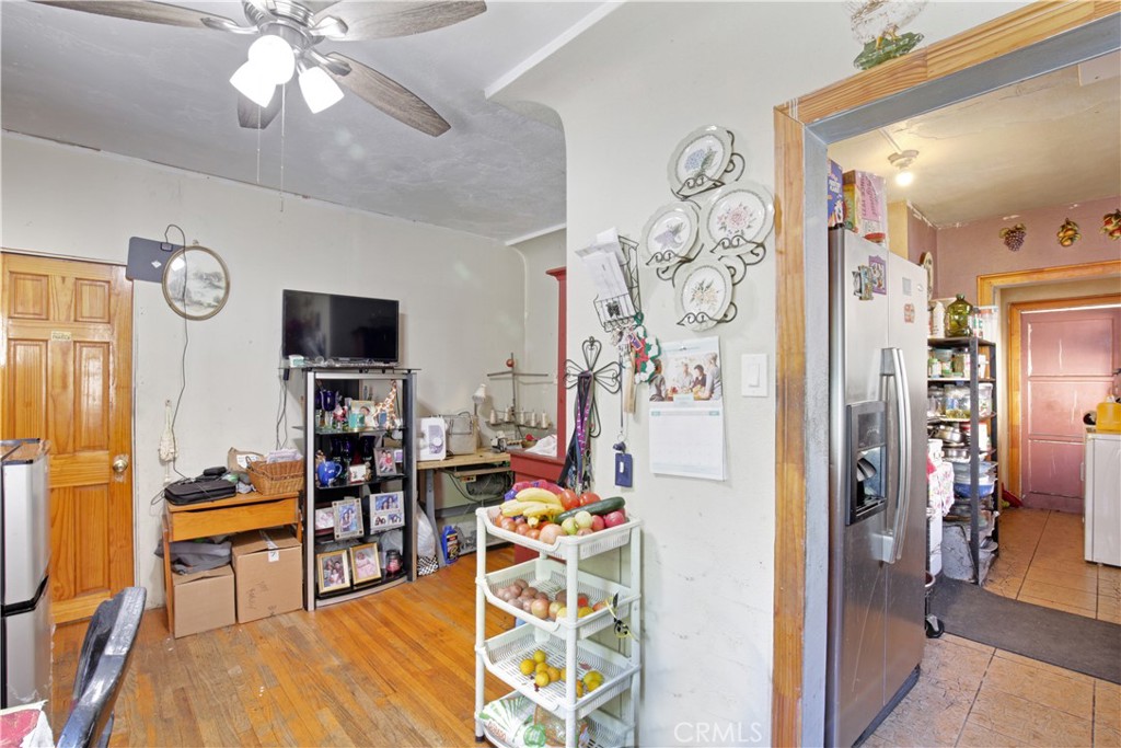 2001 Berkeley Avenue Los Angeles, CA 90026 - Photo 5 of 40 a living room with furniture and flat screen tv