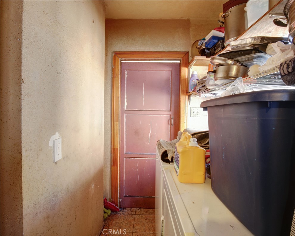 2001 Berkeley Avenue Los Angeles, CA 90026 - Photo 7 of 40 a bathroom with a sink and mirror