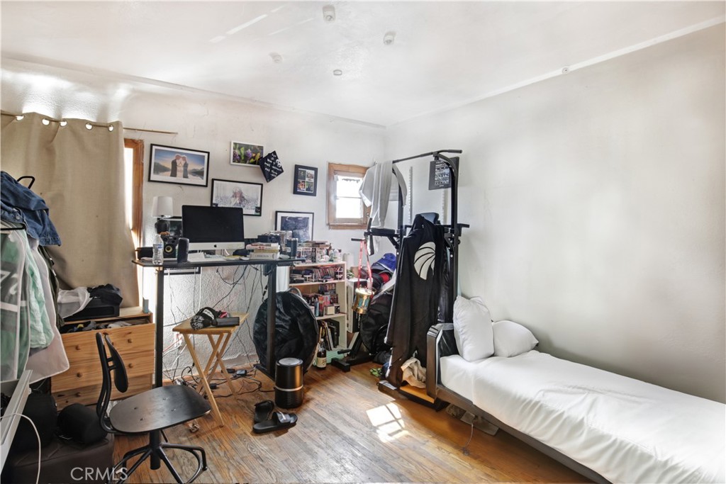 2001 Berkeley Avenue Los Angeles, CA 90026 - Photo 10 of 40 a view of a room with gym equipment