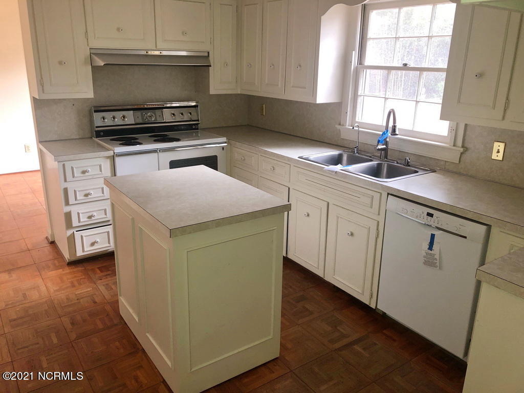 309 Lawson Road Washington, NC 27889 - Photo 6 of 14 KITCHEN