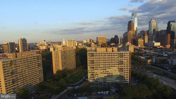 $3,288 | 2200 Benjamin Franklin Parkway, Unit N1412, Philadelphia, PA 19130