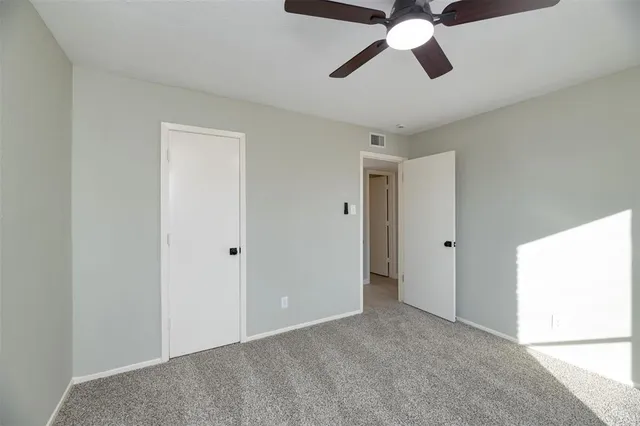 a view of room with ceiling fan