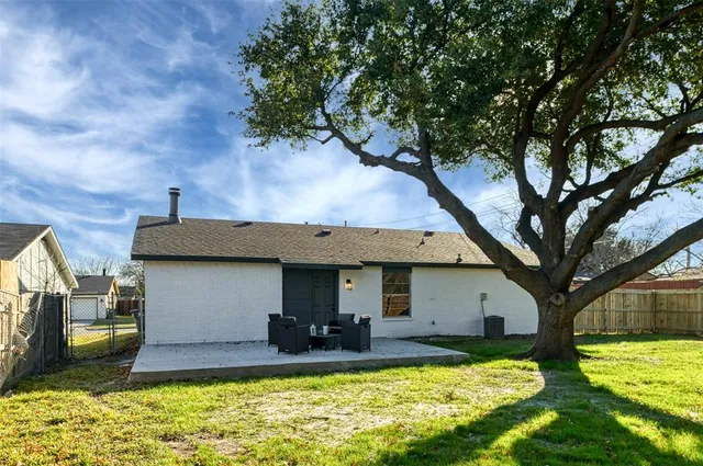 a view of a house with swimming pool and sitting area