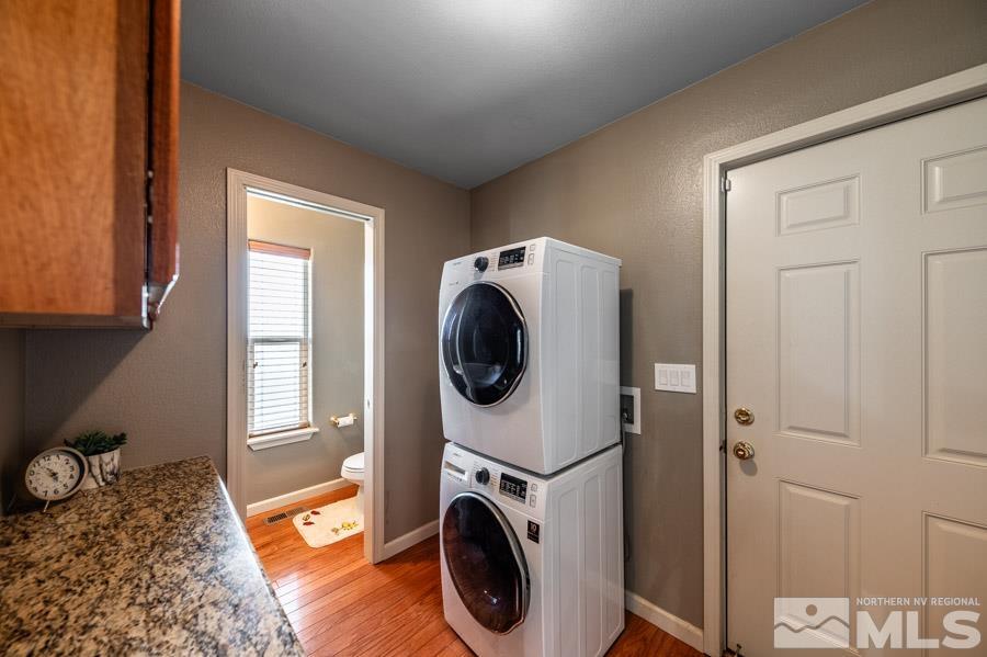 200 Antelope Valley Road Reno, NV 89506 - Photo 19 of 28 a view of livingroom with washer and dryer