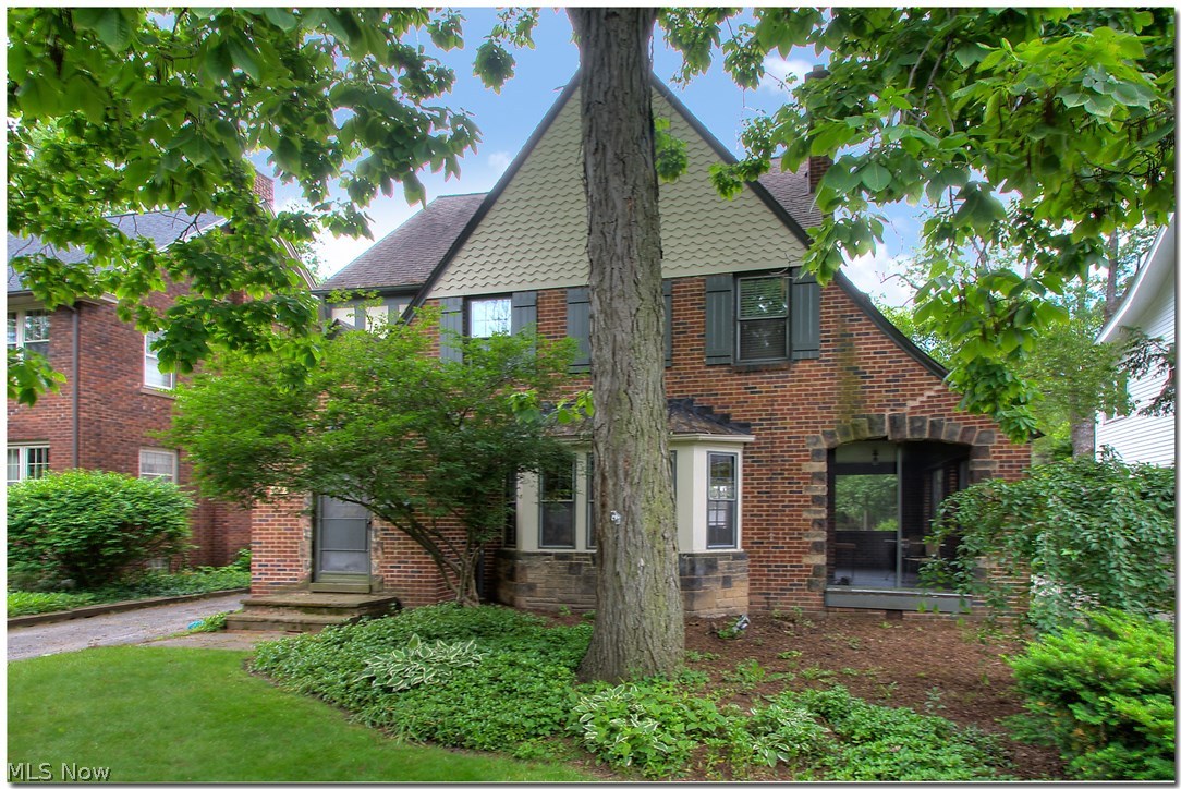 3010 Coleridge Road Cleveland, OH 44118 - Photo 2 of 25