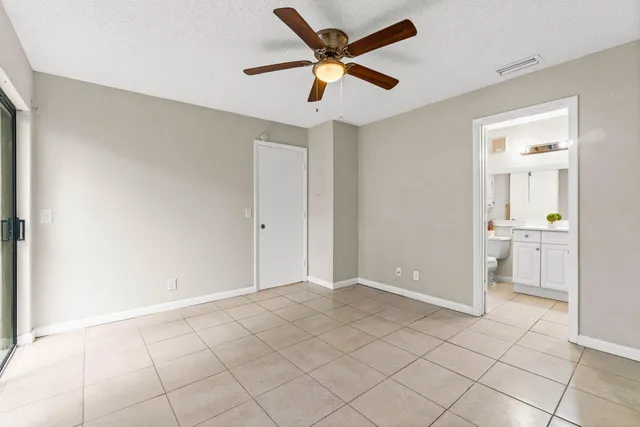 $2,000 | 16 Crossings Circle, Unit D, Boynton Beach, FL 33435