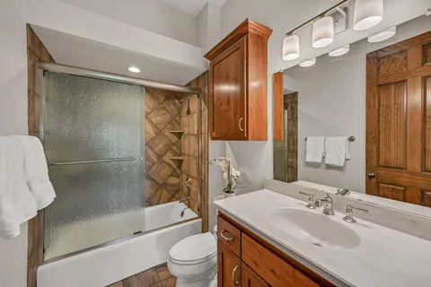 $1,350,000 | 11511 Oakview Court, Mequon, WI 53092