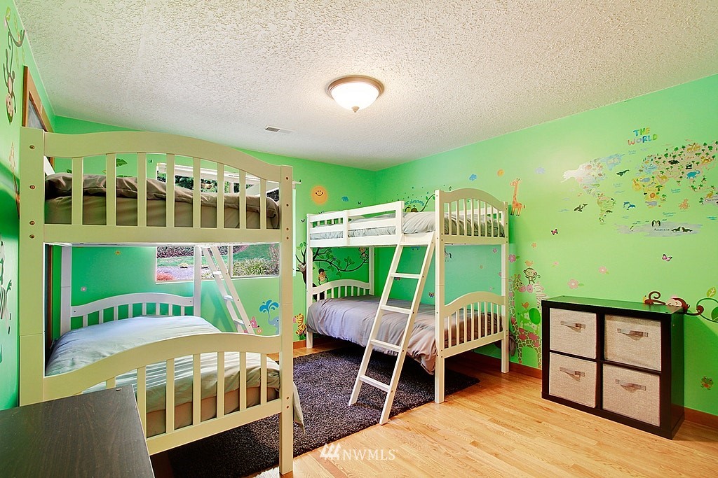 19434 Southeast May Valley Road Issaquah, WA 98027 - Photo 16 of 36 Gallery Image 16