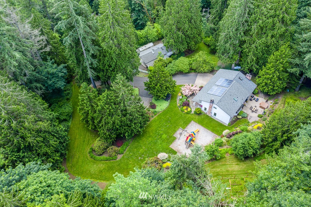 19434 Southeast May Valley Road Issaquah, WA 98027 - Photo 3 of 36 Gallery Image 3