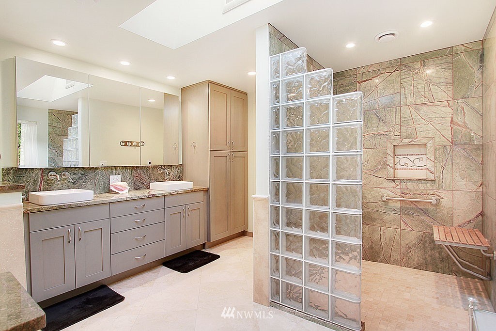 19434 Southeast May Valley Road Issaquah, WA 98027 - Photo 21 of 36 Gallery Image 21