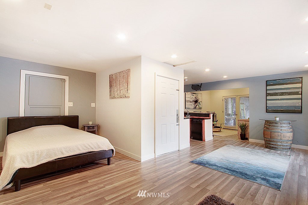 19434 Southeast May Valley Road Issaquah, WA 98027 - Photo 25 of 36 Gallery Image 25