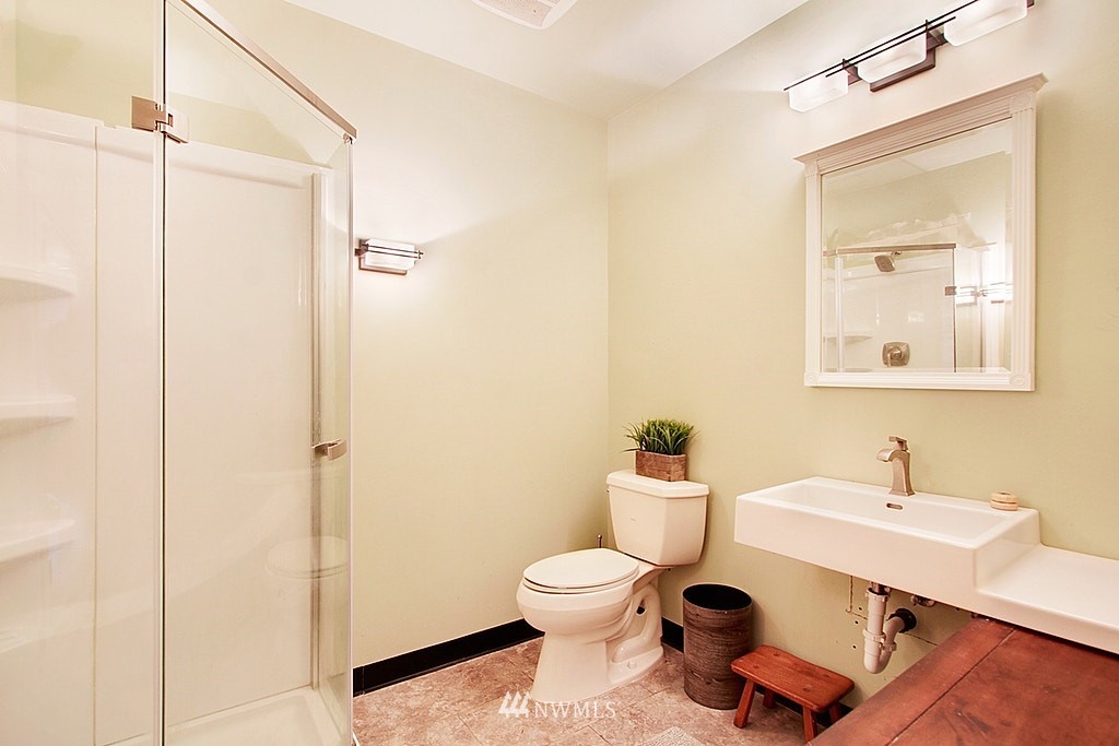 19434 Southeast May Valley Road Issaquah, WA 98027 - Photo 26 of 36 Gallery Image 26