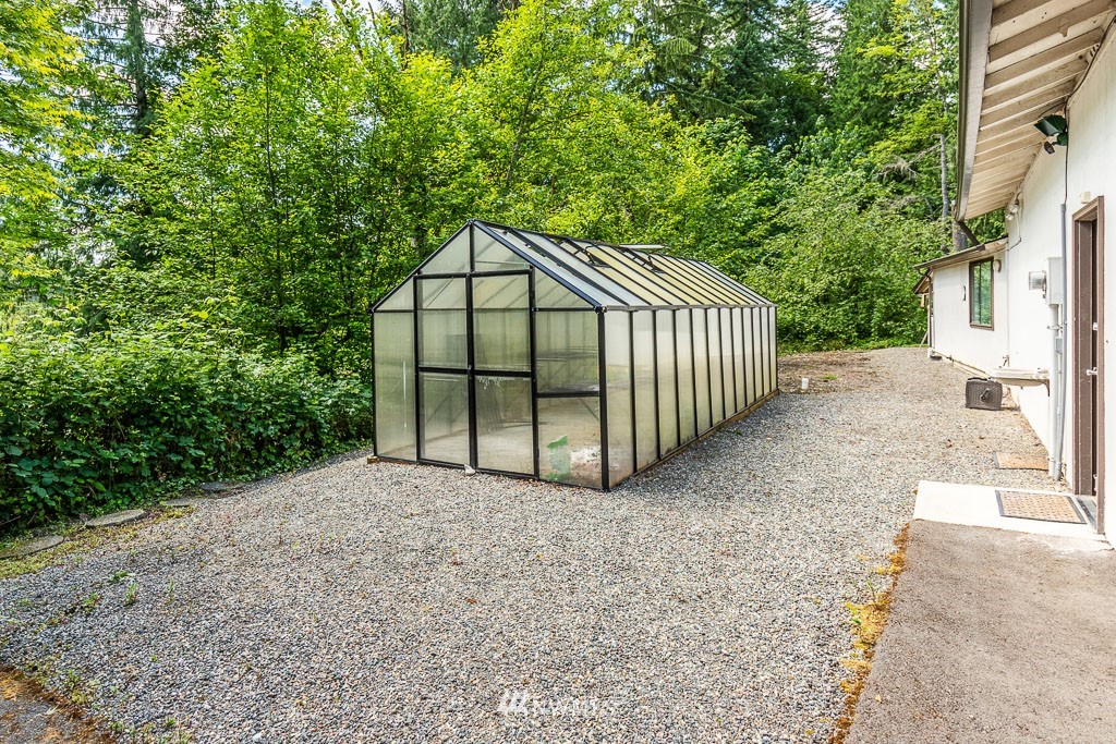 19434 Southeast May Valley Road Issaquah, WA 98027 - Photo 30 of 36 Gallery Image 30