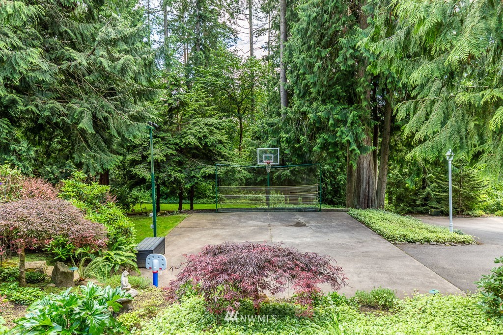 19434 Southeast May Valley Road Issaquah, WA 98027 - Photo 31 of 36 Gallery Image 31