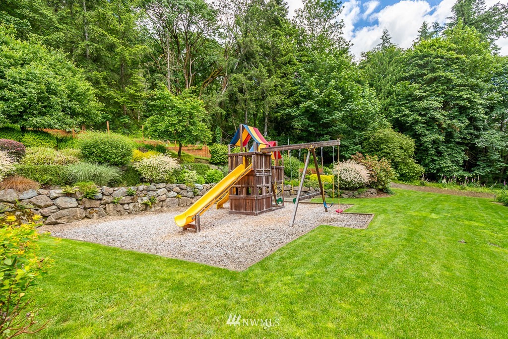 19434 Southeast May Valley Road Issaquah, WA 98027 - Photo 32 of 36 Gallery Image 32