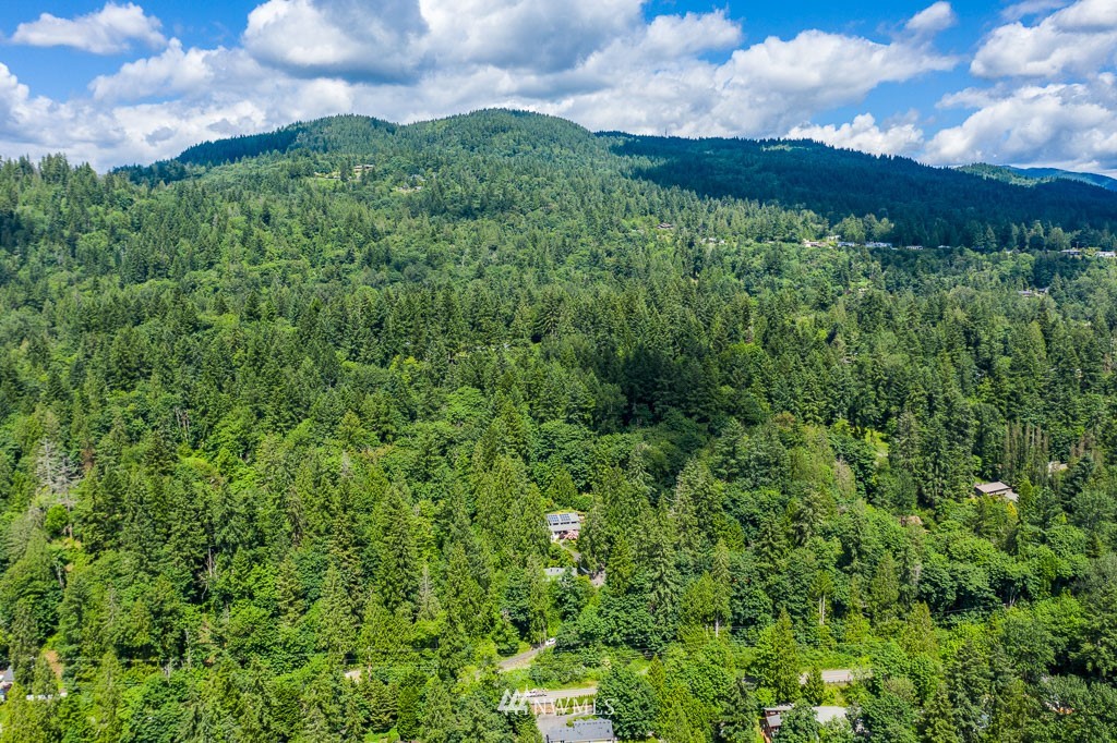 19434 Southeast May Valley Road Issaquah, WA 98027 - Photo 35 of 36 Gallery Image 35