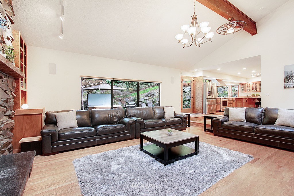 19434 Southeast May Valley Road Issaquah, WA 98027 - Photo 10 of 36 Gallery Image 10