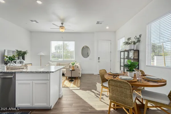 $2,050 | 3230 East Thomas Road, Unit 124, Mesa, AZ 85213