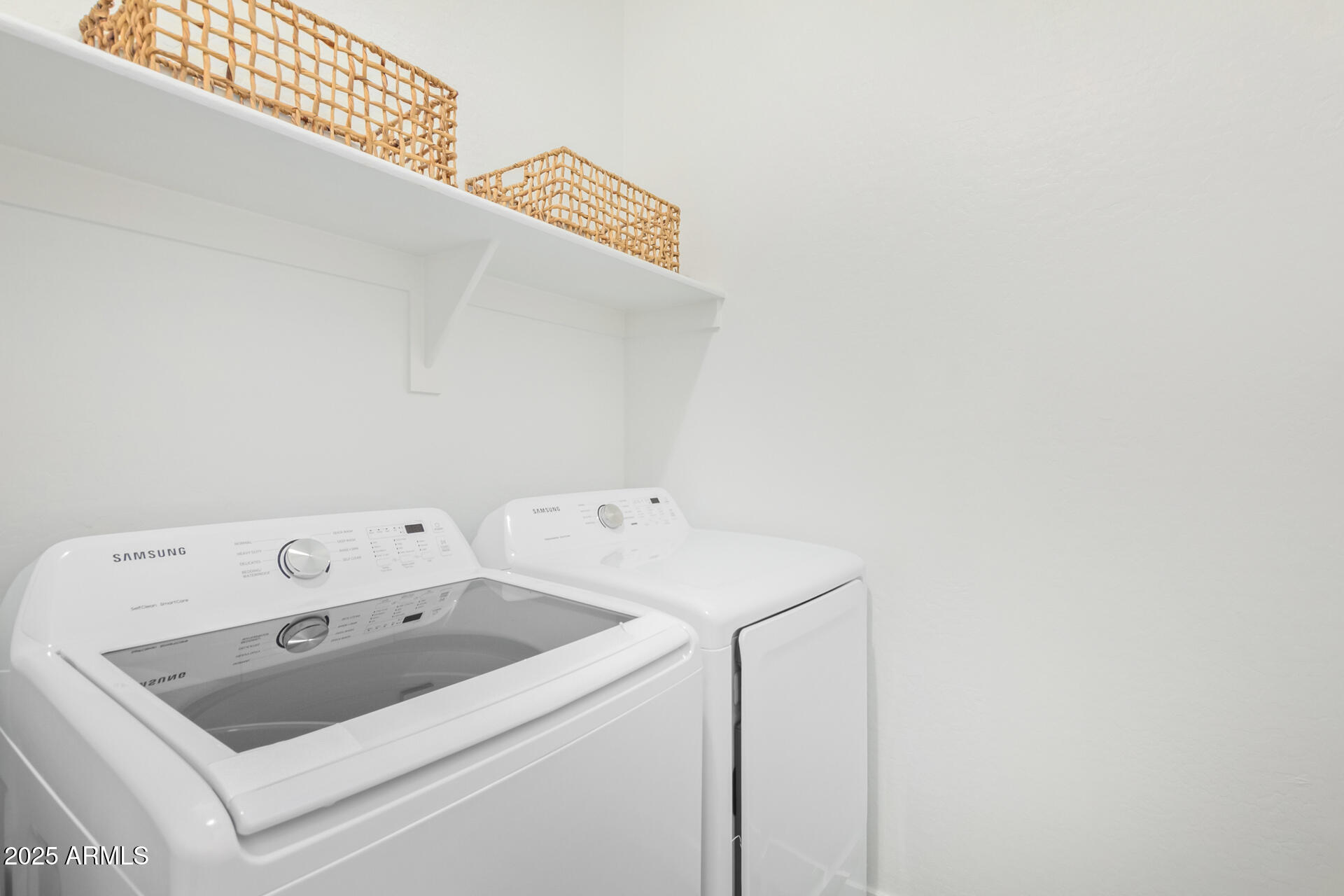 3230 East Thomas Road, Unit 112 Mesa, AZ 85213 - Photo 27 of 32 a utility room with dryer and washer