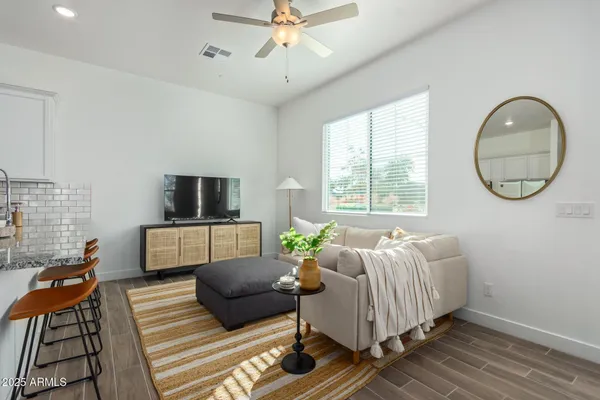 $2,050 | 3230 East Thomas Road, Unit 124, Mesa, AZ 85213