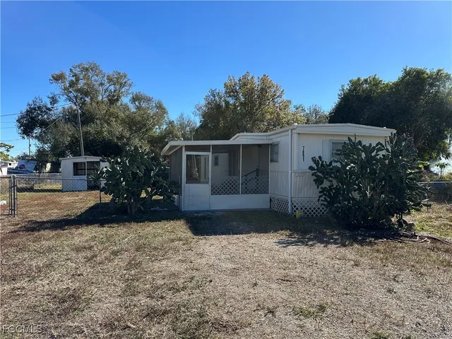 $895 | 7891 Suncoast Drive, North Fort Myers, FL 33917
