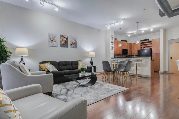 $2,050 | 1901 Post Oak Boulevard, Unit 1106, Houston, TX 77056