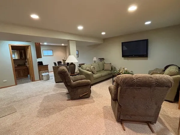$375,000 | 93 Netherlands Drive, Antioch, IL 60002