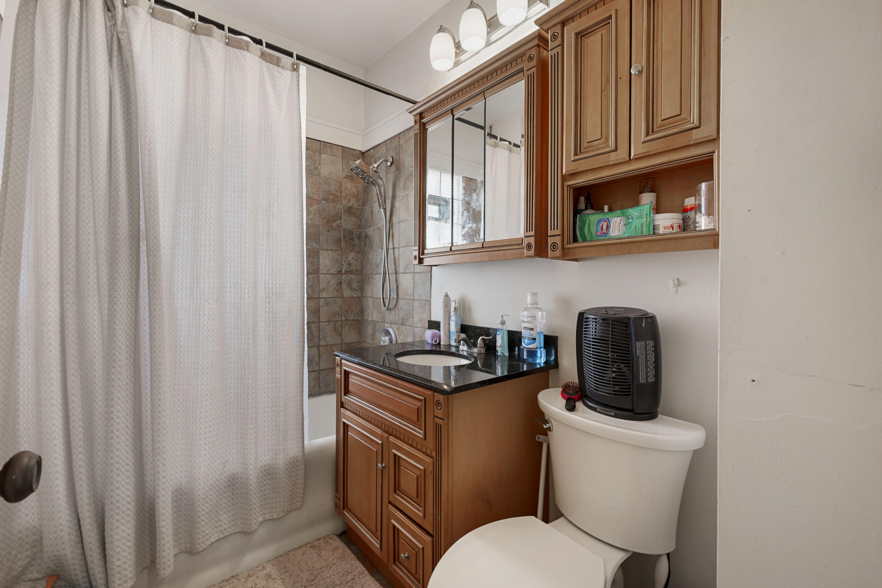 2015 North 58th Street, Unit 2017 Milwaukee, WI 53208 - Photo 16 of 21 Bathroom
