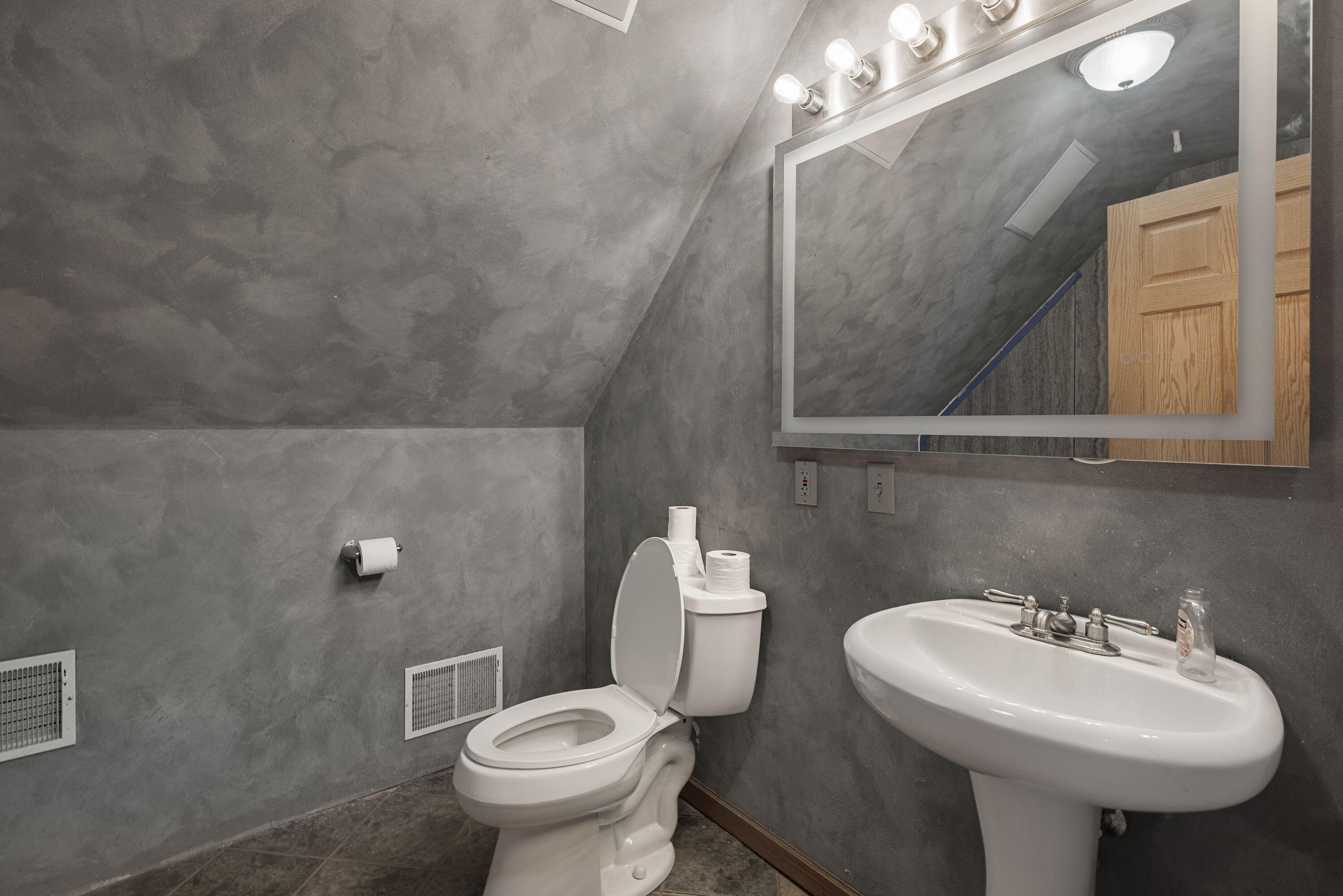 2015 North 58th Street, Unit 2017 Milwaukee, WI 53208 - Photo 18 of 21 Attic Bathroom