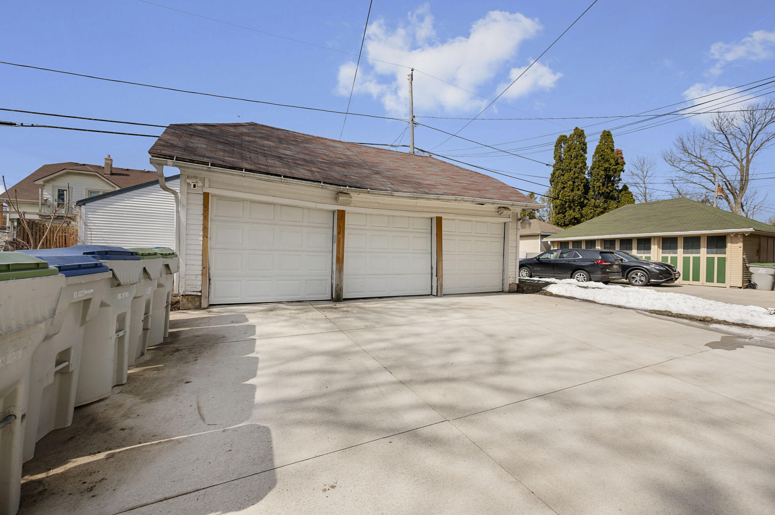 2015 North 58th Street, Unit 2017 Milwaukee, WI 53208 - Photo 20 of 21 3 car garage