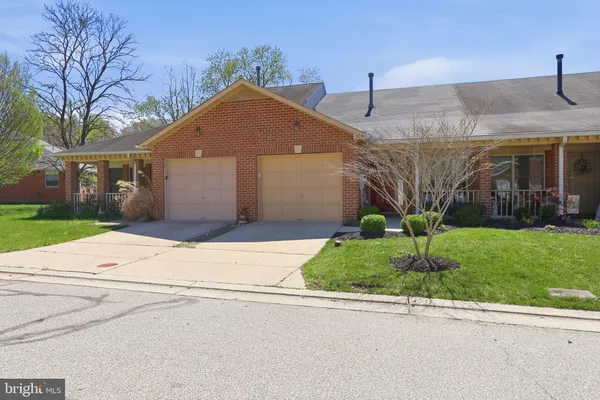 a view of a house with a yard and plants