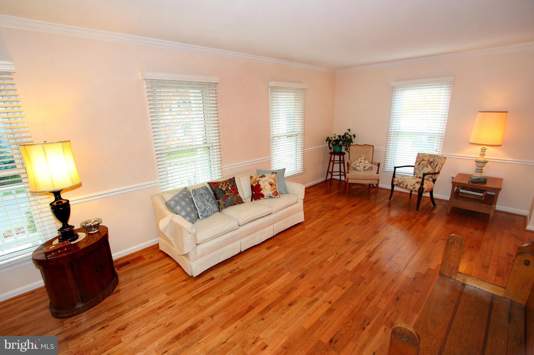 2012 Serpentine Terrace Silver Spring, MD 20904 - Photo 3 of 30 Living Room