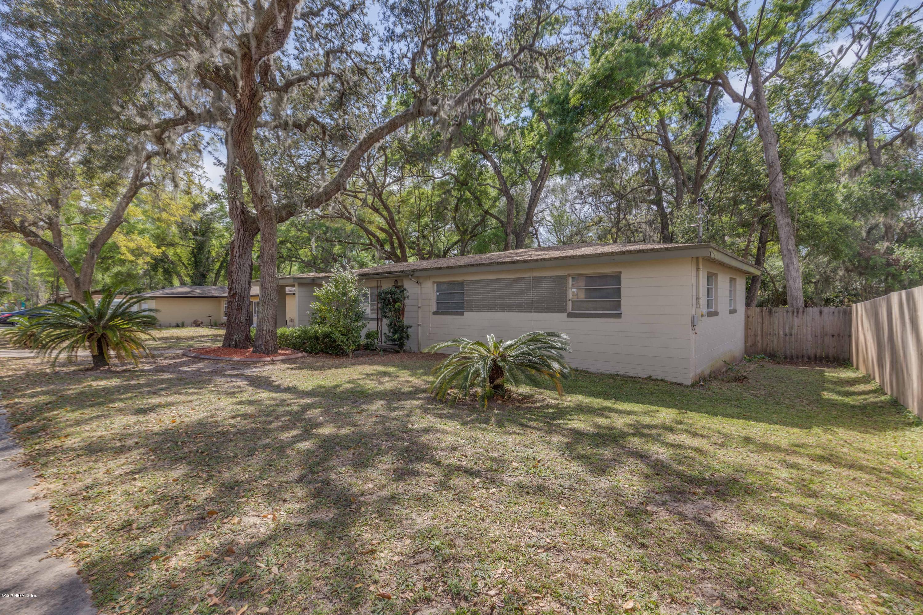 4020 Rogero Road Jacksonville, FL 32277 - Photo 2 of 23 a view of backyard of house with green space