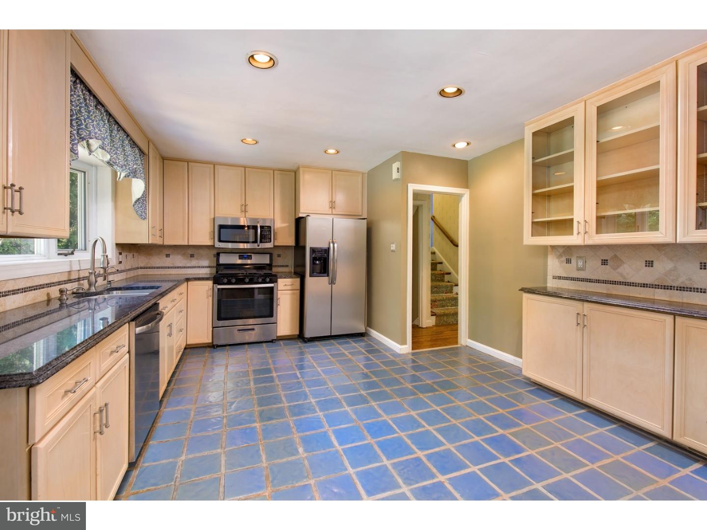 1307 Pinewood Road Villanova, PA 19085 - Photo 8 of 25