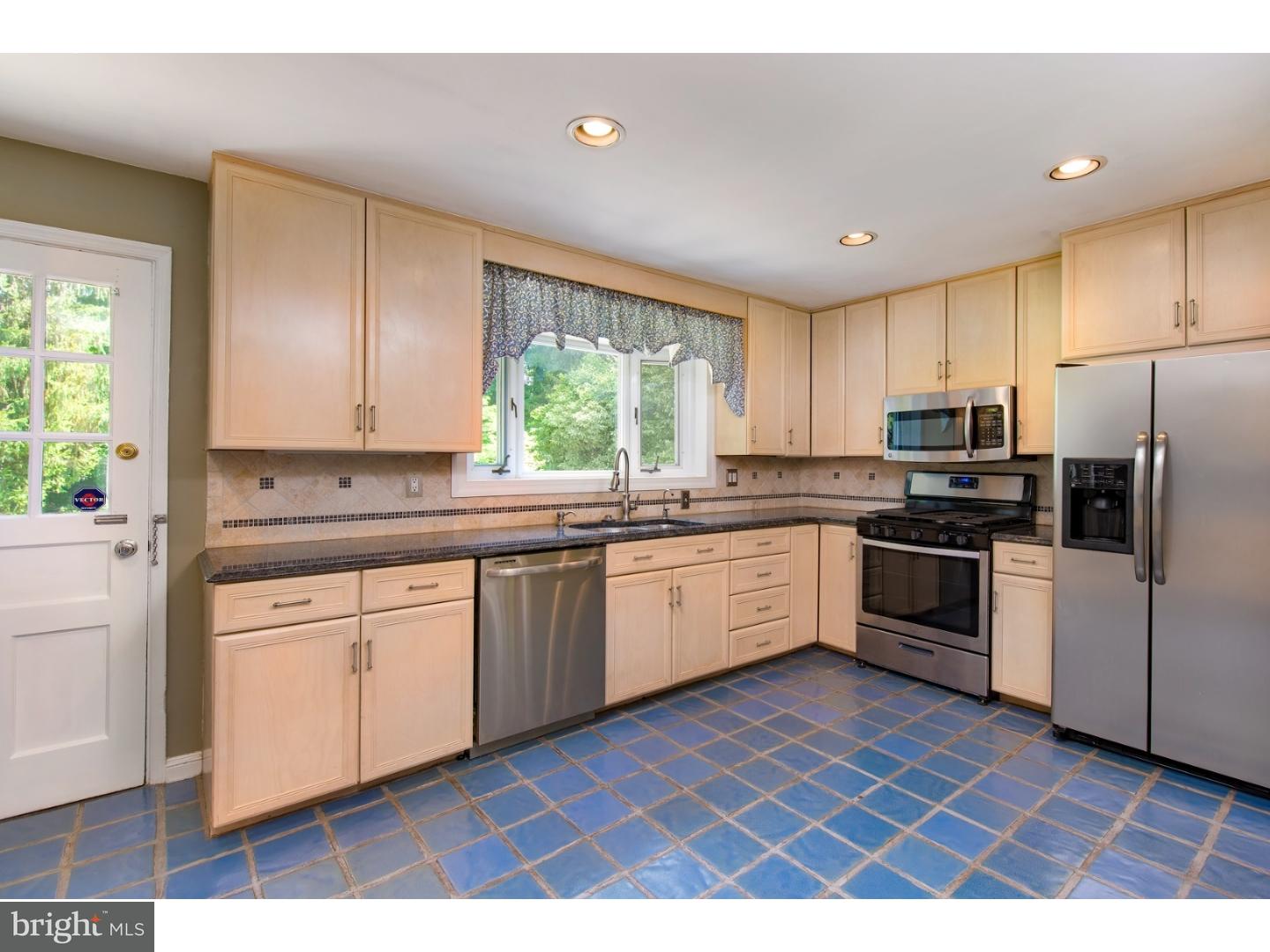 1307 Pinewood Road Villanova, PA 19085 - Photo 9 of 25