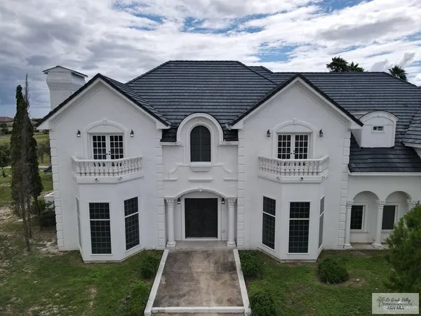 $999,990 | 1009 Hacienda Del Sol, Weslaco, TX 78596