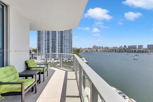 $1,995,000 | 17111 Biscayne Boulevard, Unit 909, North Miami Beach, FL 33160