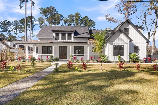 $950,000 | 142 Argosy Drive, Summerville, SC 29483