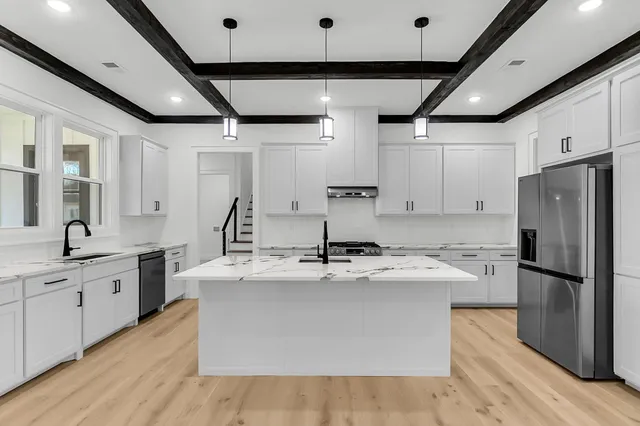 $950,000 | 142 Argosy Drive, Summerville, SC 29483