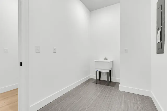 $950,000 | 142 Argosy Drive, Summerville, SC 29483