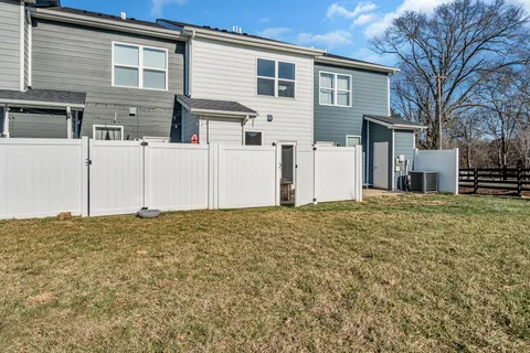 a view of a house with backyard and garden