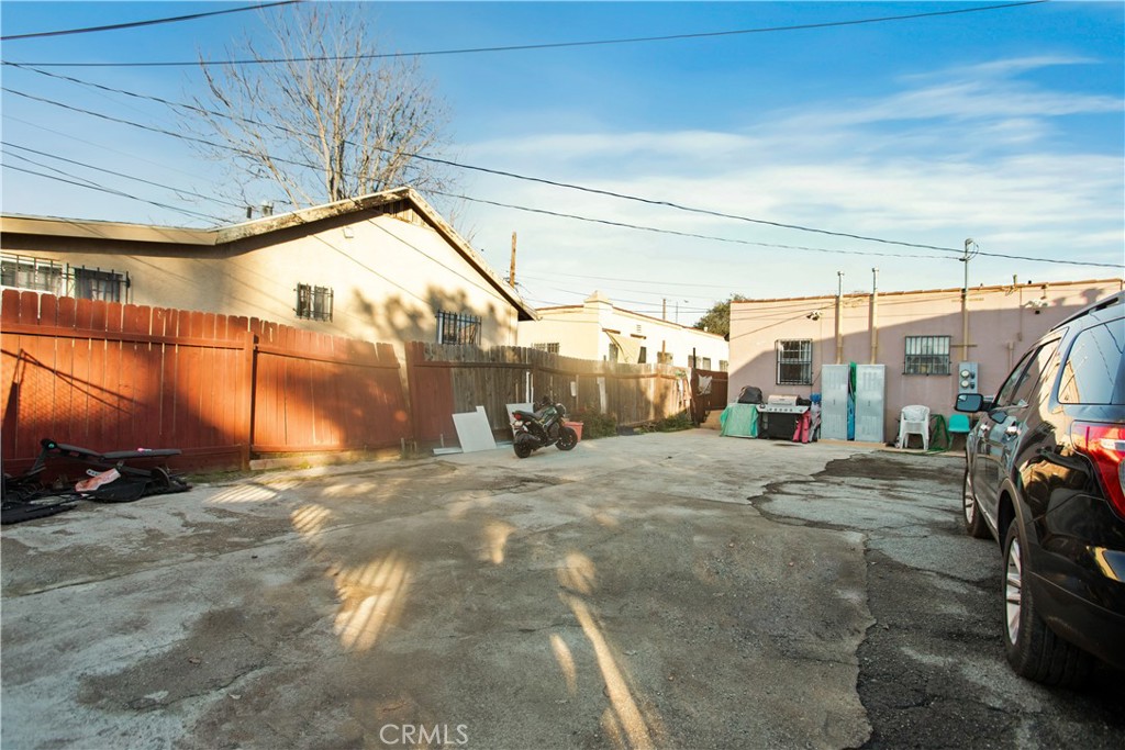 8449 Main Street Los Angeles, CA 90003 - Photo 15 of 17