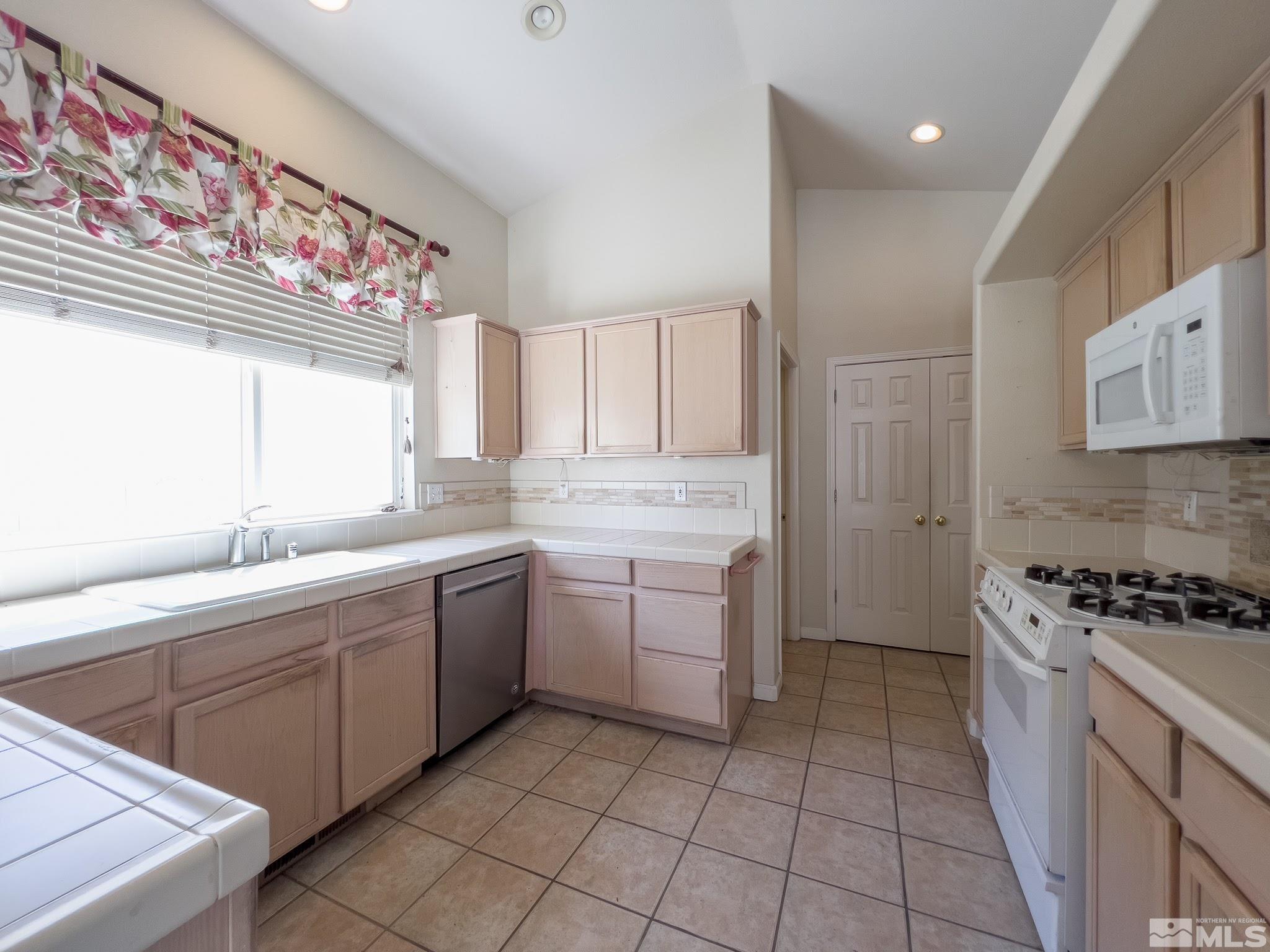 1465 Autumn Reno, NV 89511 - Photo 3 of 18 Photo 3