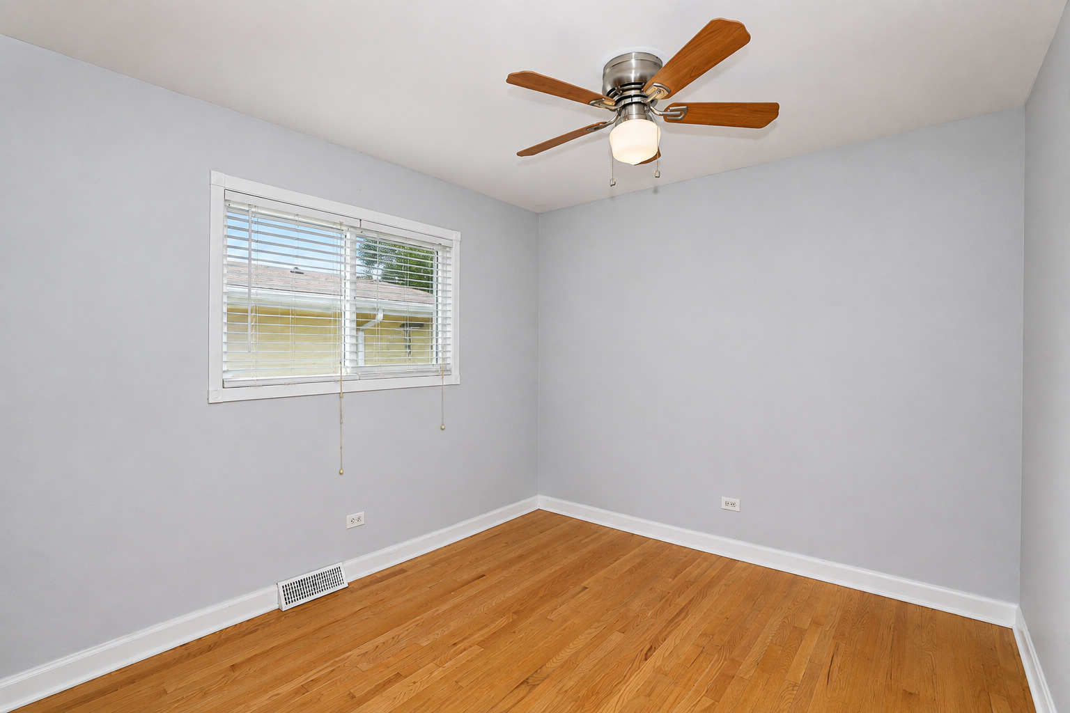 136 May Street Addison, IL 60101 - Photo 16 of 32 Gallery Image 16