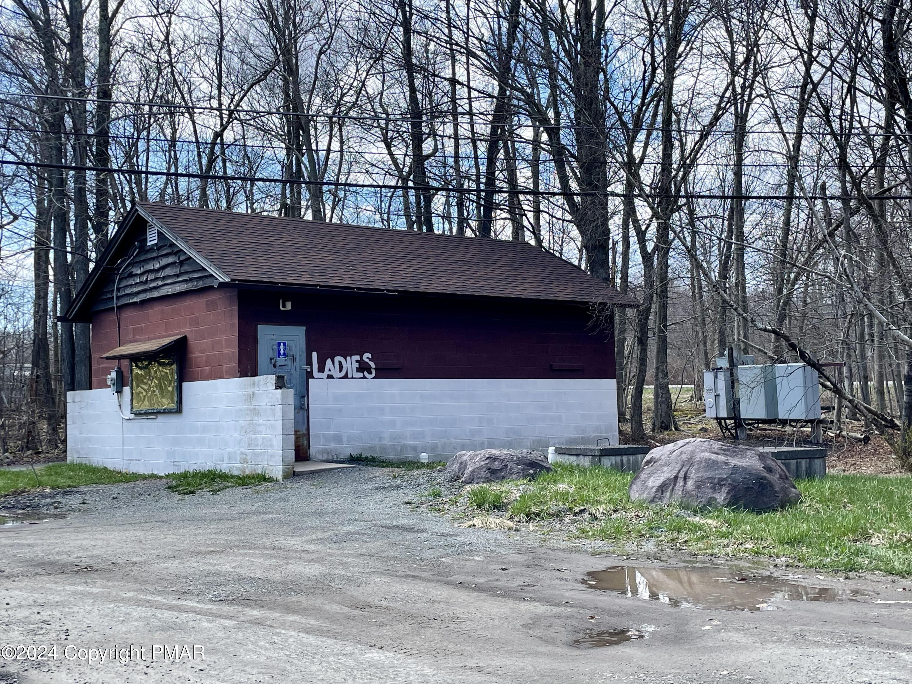 47 Red Wing Path Gouldsboro, PA 18424 - Photo 39 of 51 a front view of a house with garden