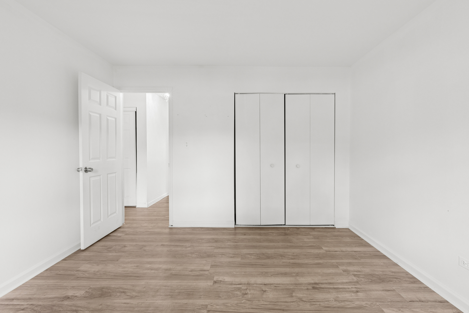 2213 West Nichols Road, Unit B Arlington Heights, IL 60004 - Photo 15 of 23 a view of a room with wooden floor