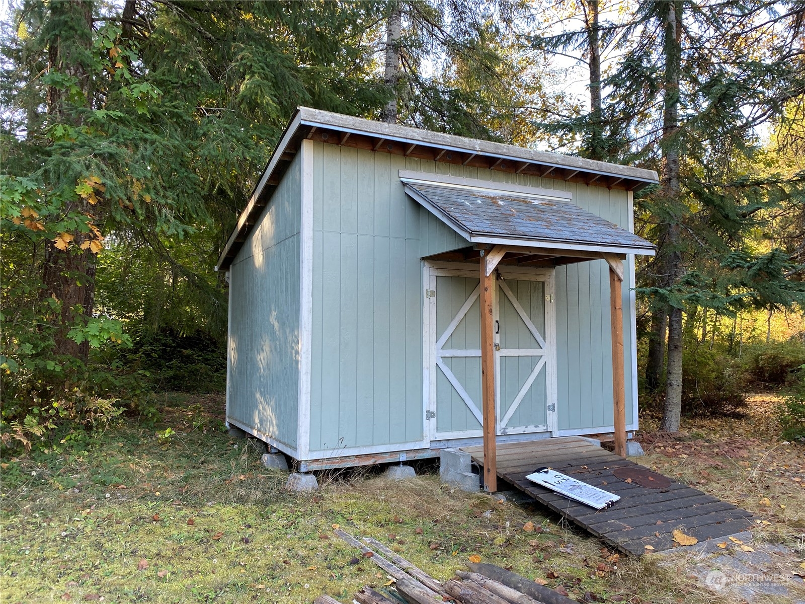 1425 East Victor Road Belfair, WA 98528 - Photo 7 of 19 a small barn with a small yard