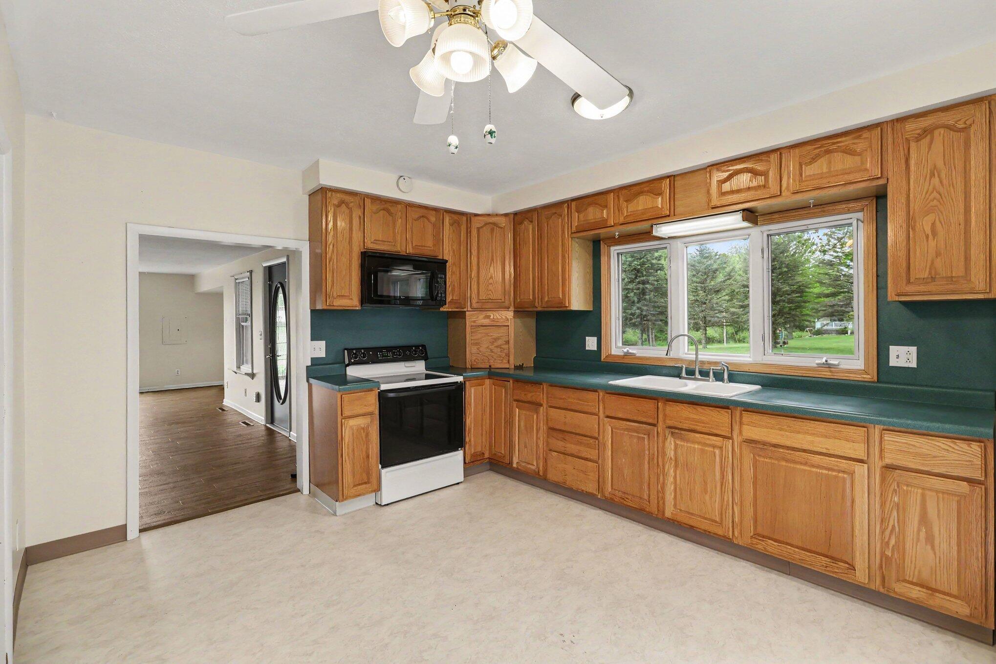 6975 South Clark Road Nashville, MI 49073 - Photo 8 of 23 007_file_9335